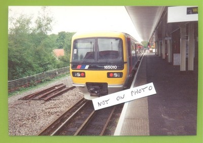 CLASS 165 DIESEL MULTIPLE UNIT 165010 AT AMERSHAM 16/5/93.PHOTOGRAPH 10 x 15cms.