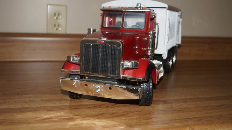 Camión de volteo Peterbilt Big Farm Grain de colección por ERTL 21,3" DE LARGO por 8,0" de ALTO Foto 3 de 4