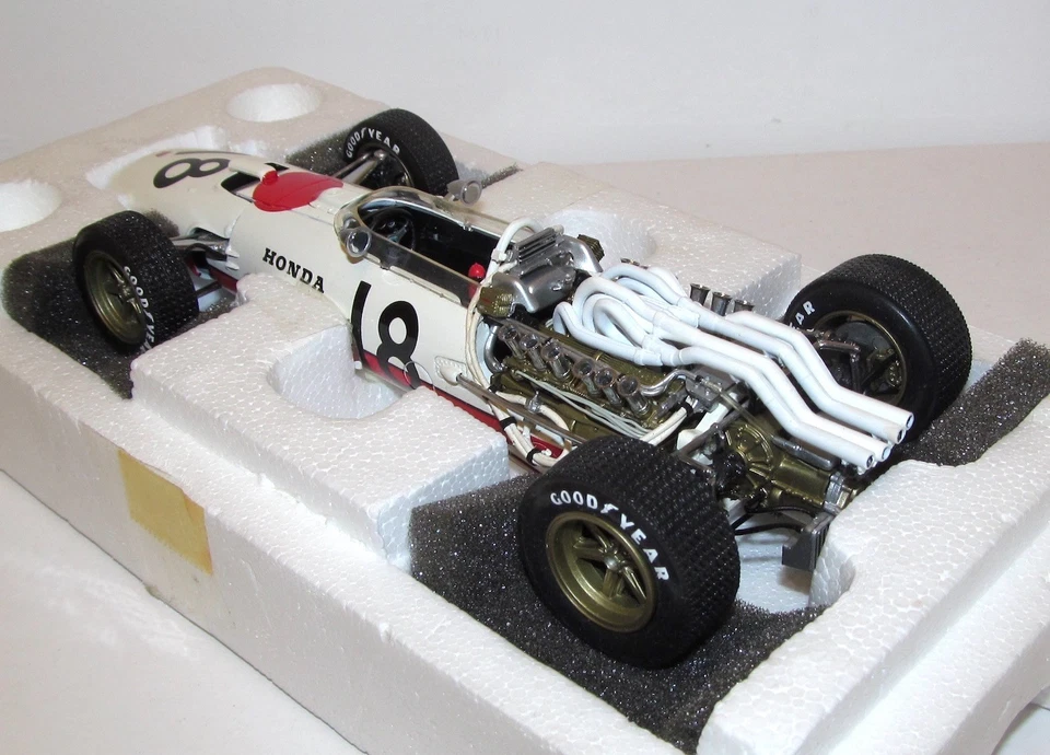 Coche de carreras Ebbro 1/20 Honda RA273 F1 1966 Gran Premio de Italia como nuevo con caja original Foto 4 de 4