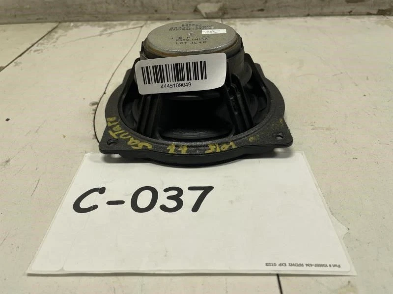 Hyundai Santa Fe SWB 2015 altavoz puerta lateral del pasajero trasero derecho OEM+ Foto 2 de 4