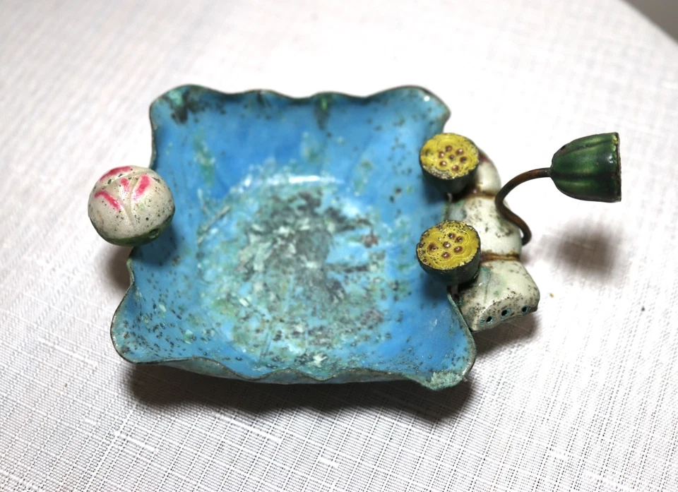 Antiguo cenicero chino de cobre hoja de loto esmalte azul cepillo soporte figurativo Foto 3 de 4