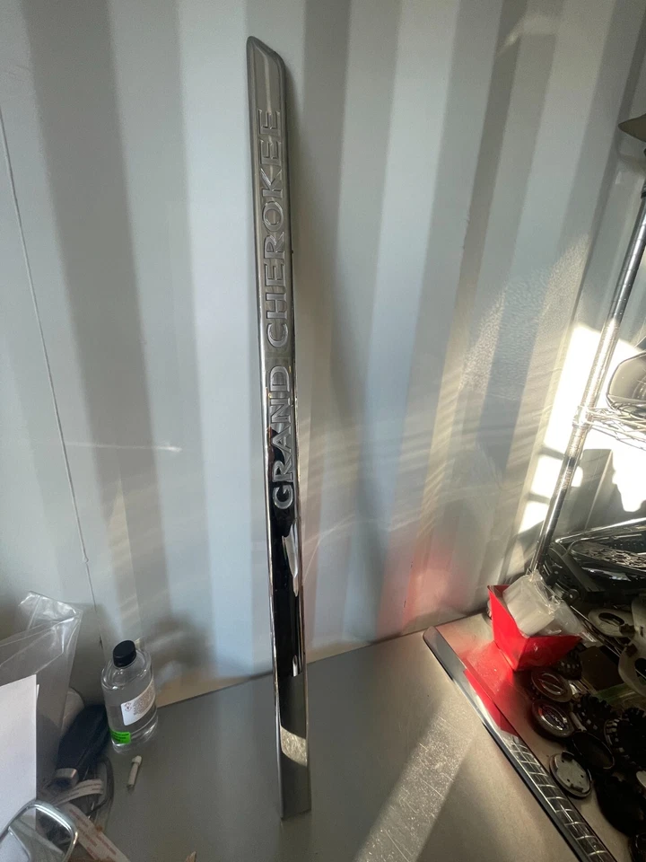 11-14 JEEP GRAND CHEROKEE PUERTA DELANTERA DERECHA MOLDURA PASAJERO OEM CROMO Foto 3 de 3