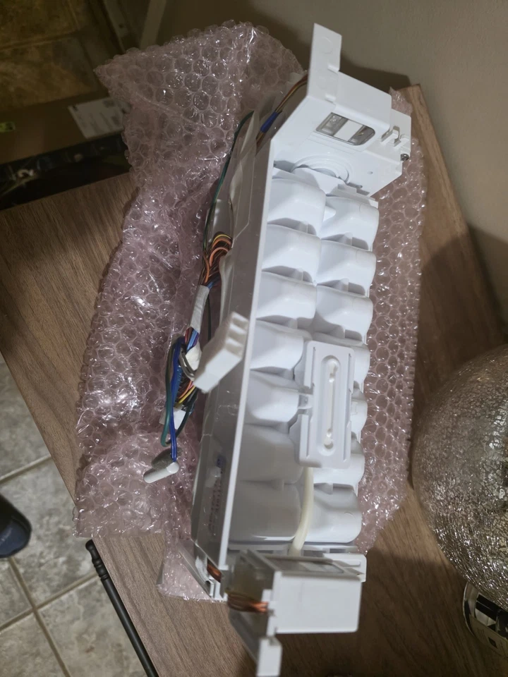 Conjunto de máquina de hielo LG AEQ73110210 Foto 2 de 3