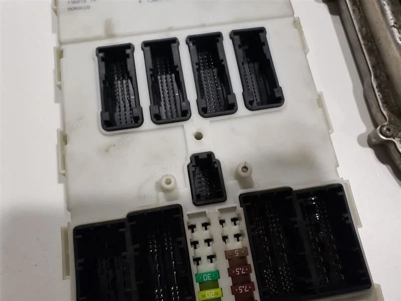 2014 BMW F30 Sedan 320i - Conjunto de segurança OEM - ECU BCM módulo fusível bloqueio chaveiro - Imagem 3 de 4