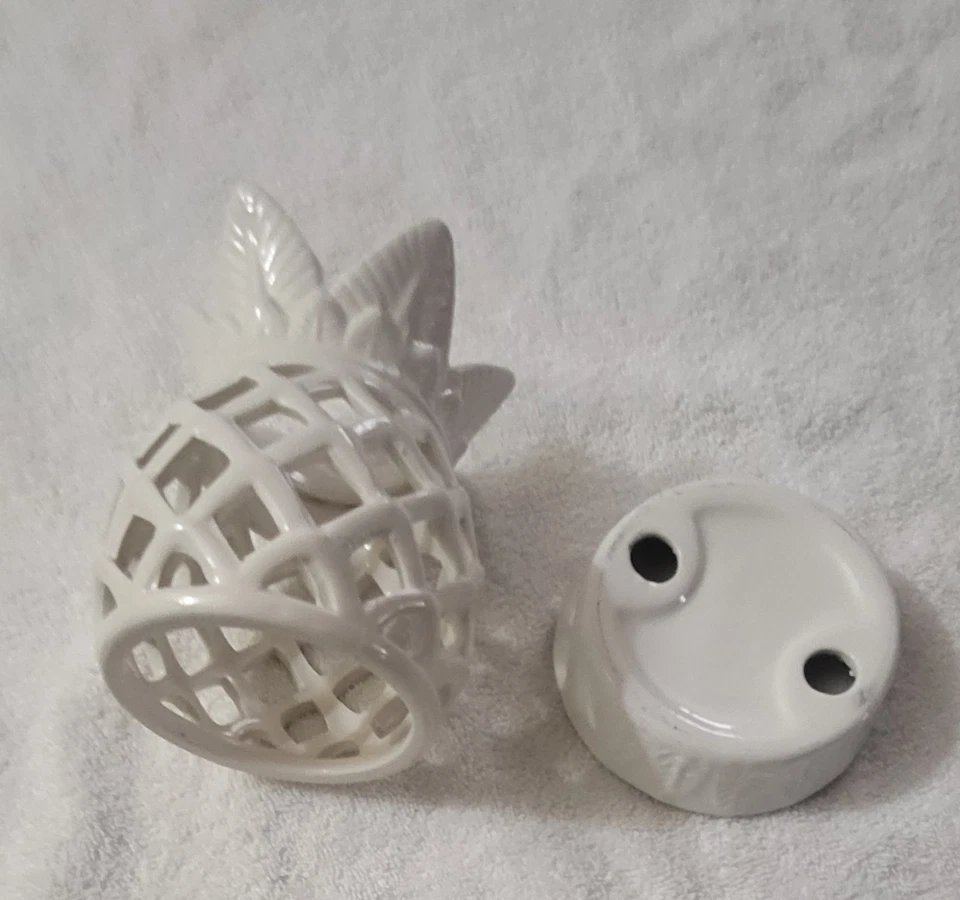 White Ceramic Pineapple Votice Candle Holder Decoration Gift Decor Home - Image 3 of 3