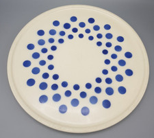 TORGAU alte TORTENPLATTE blaue Punkte Spritzdekor Ø ca. 29,5 cm gebraucht