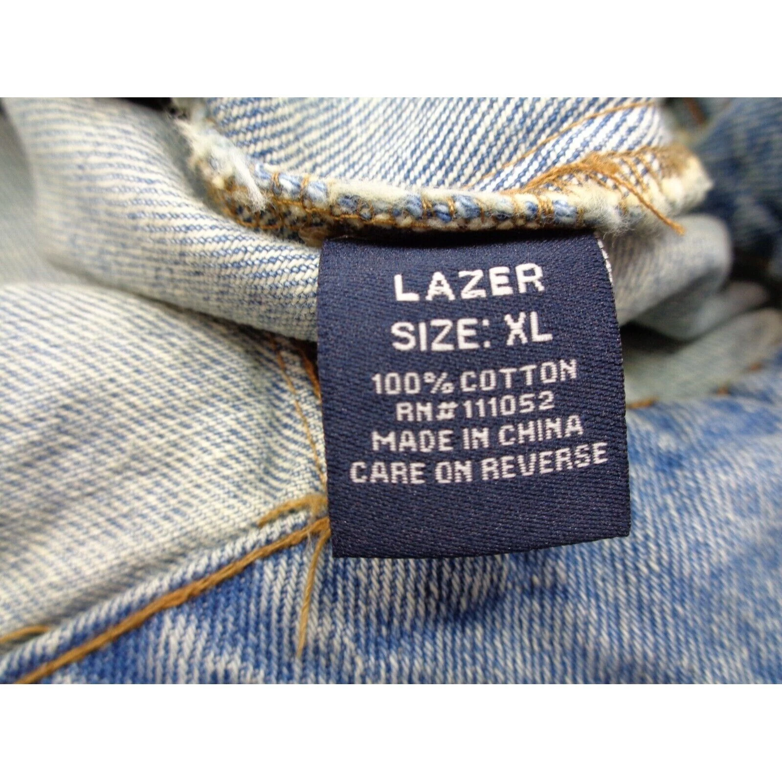 Lazer Men's Regular Fit Denim Trucker Jacket in Extra Light Wash Blue-XLarge - product detail image 5