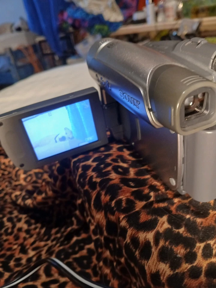 [NEAR MINT in BOX] Sony Handycam HDR-HC3 High Definition Camcorder From JAPAN - Image 2 of 4