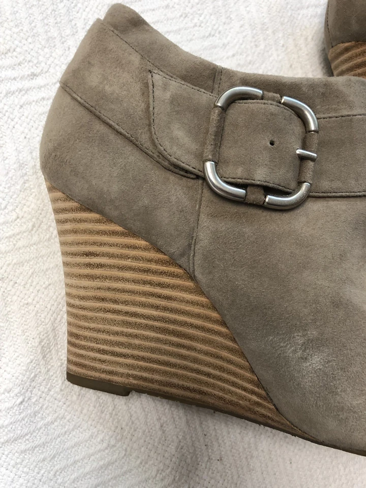 Banana Republic Taupe Colored Suede Wood Wedge Booties Sz 8M EUC - Image 2 of 4