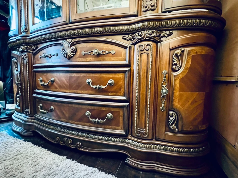 Armário de porcelana AICO por Michael Amini Bella Veneto - Imagem 4 de 4