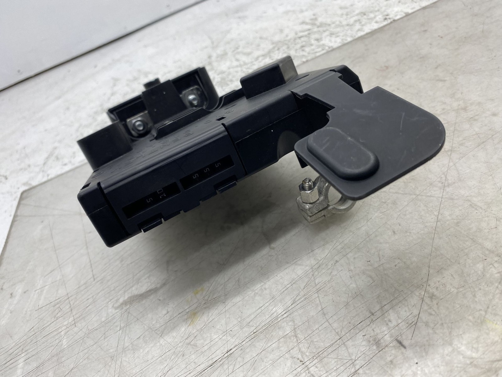 2013-2018 BENTLEY FLYING SPUR OEM STARTER BATTERY FUSE BOX 3Y0915463C