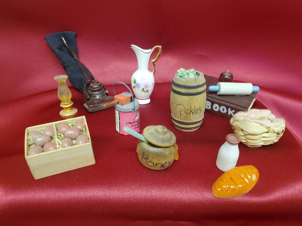 Lote de 20 accesorios vintage para casa de muñecas - bolsa de golf, aspiradora, artículos de cocina Foto 4 de 4