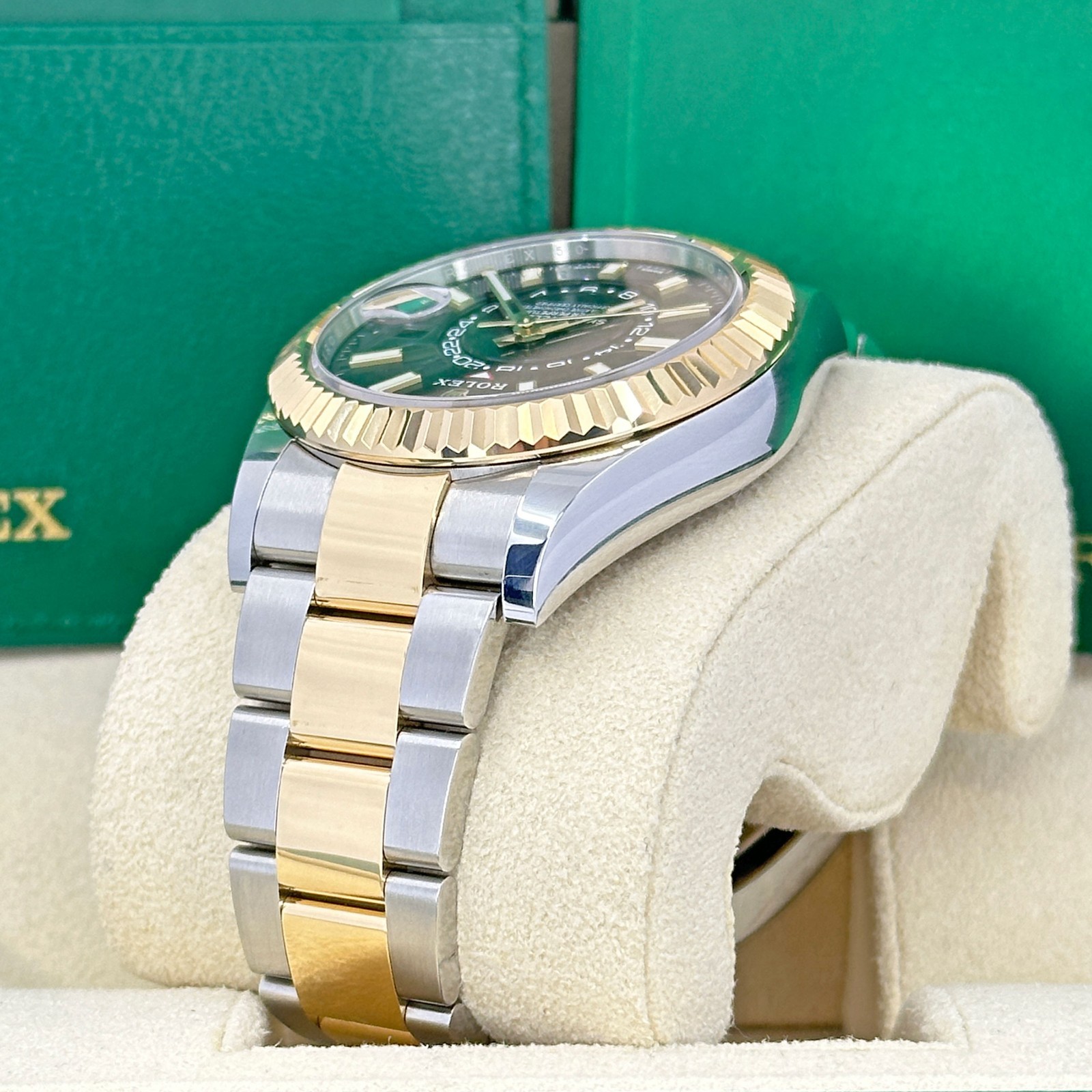 Discontinued Rolex Sky-Dweller 42mm Black Dial Oyster Two-Tone 326933-0002 Mint 2022 image 7