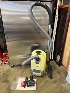 Miele Carina S4210 S4 C1 Bagged Hepa Canister Vacuum Cleaner W/ Attachments 2008