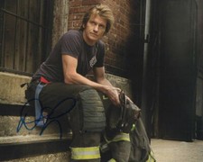 DENIS LEARY SIGNED 8X10 PHOTO AUTHENTIC AUTOGRAPH THE SIMPSONS RESCUE ME COA D