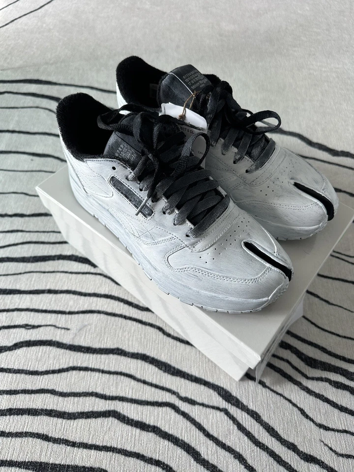 Size 8 - Reebok Classic Leather x Tabi Maison Margiela Whiteout 2021 - Image 2 of 4