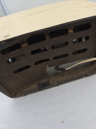 Radio d'epoca in bachelite Atomic Age Philco Transitone modello 42-PT92 da riparare  - Foto 7 di 14