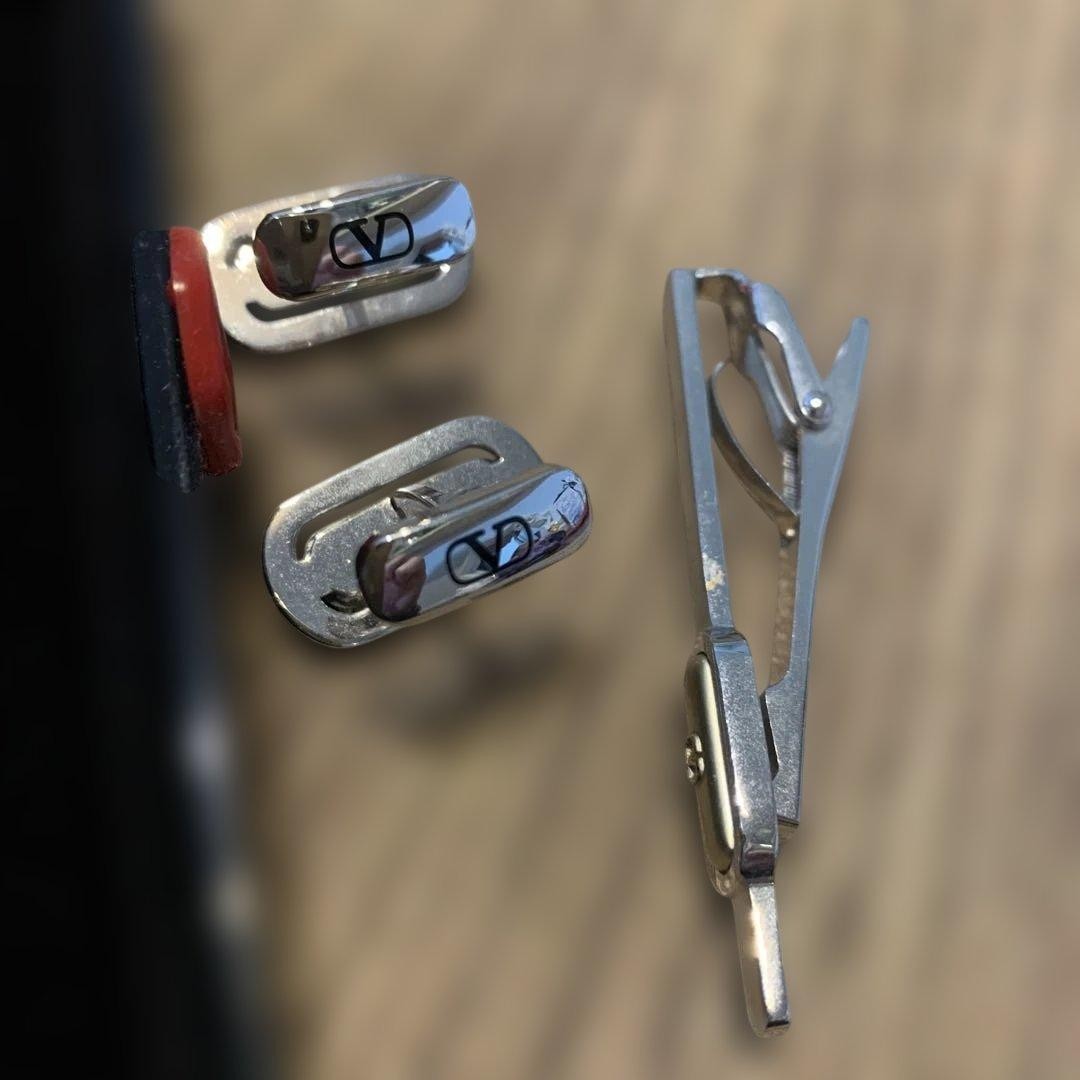 VALENTINO GARAVANI Tie Clip and Cufflinks Set - Simple Logo Design - Used thumbnail 2