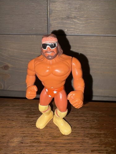 HASBRO WWF MACHO MAN RANDY SAVAGE WRESTLING ACTION...