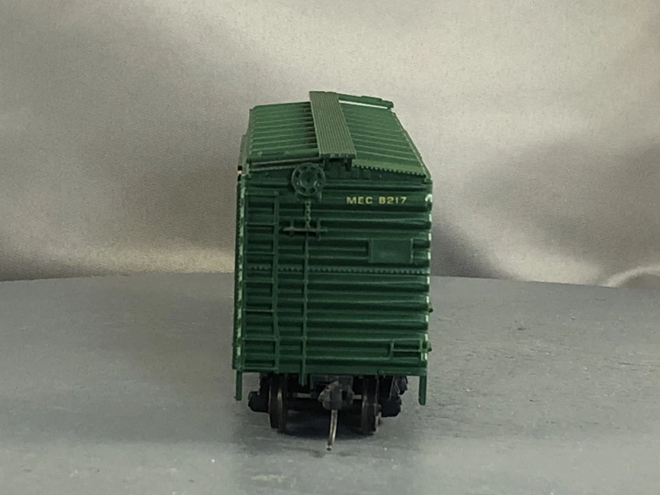 Accurail - Maine Central - 40' Wood Box Car + Wgt # 8217 w/Kadees - Image 2 of 4