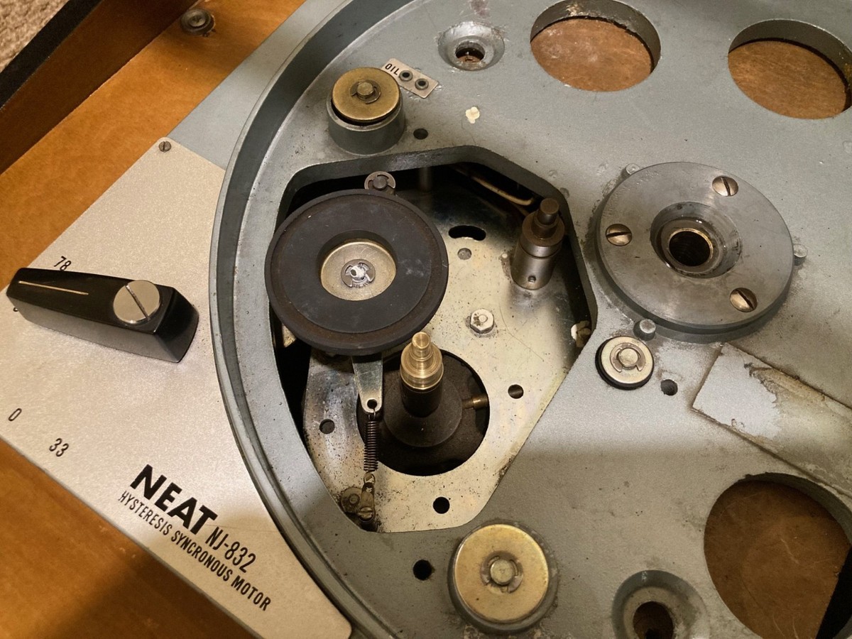 Neat NJ-832 vinage idler drive turntable with hysteresis