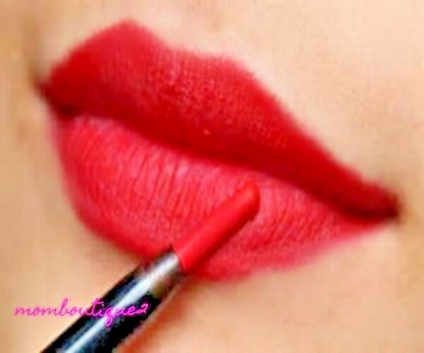 True Red N401 Retractable Lipstick Liner
