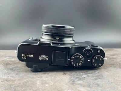 Fuji X10 black 12 megapixel optical zoom digital camera -100