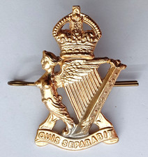 Royal Irish Rifles Officers Gold Tone Metal Military Cap Badge.    A1-34