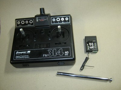 super  Set : Graupner Sender FM 314 40 Mhz, Empfänger C 17 Quarzpaar 52