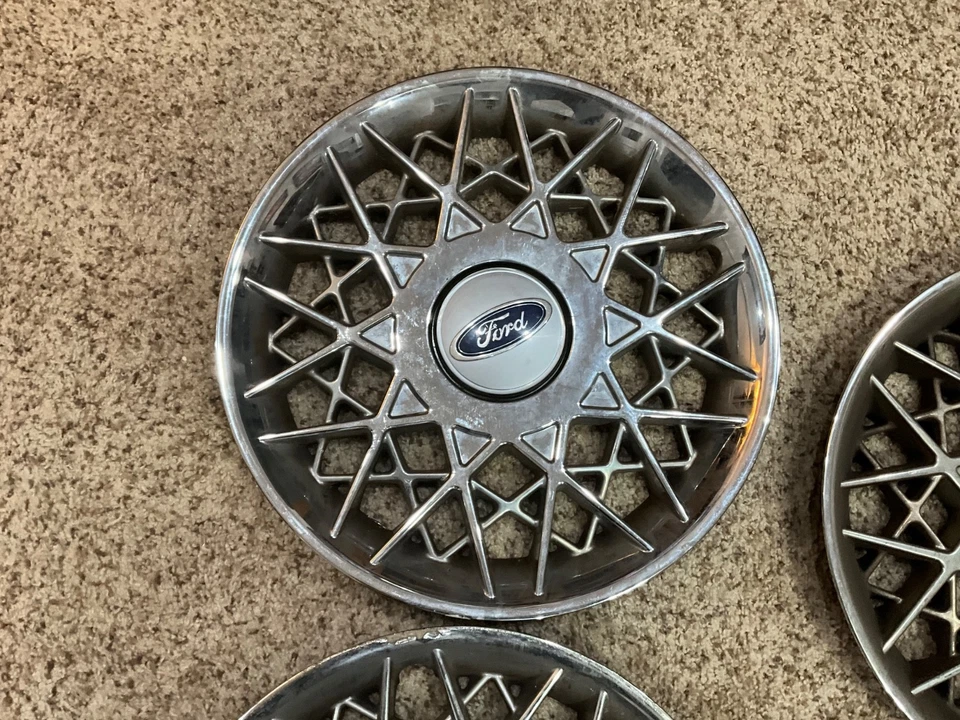 Tapacubos Ford Crown Victoria 1998 1999 2000 2001 16" como está (4) Foto 2 de 4