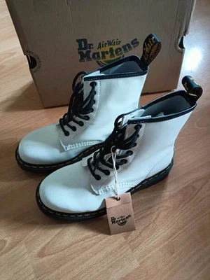 Dr. Martens blanches taille 37 neuves avec étiquette - Photo 1/4