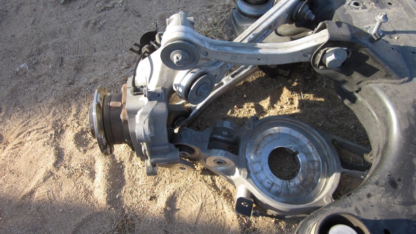 Maserati Levante Suspension Knee HUB LEFT REAR 0670108077