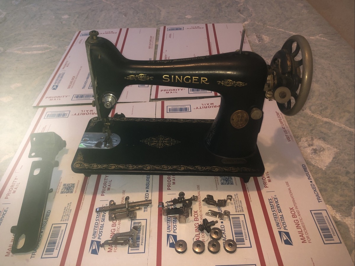 1930's Heavy Duty Vtg Singer 66 Sewing Machine Denim Leather Gold