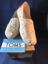 toms pale blush metallic dots
