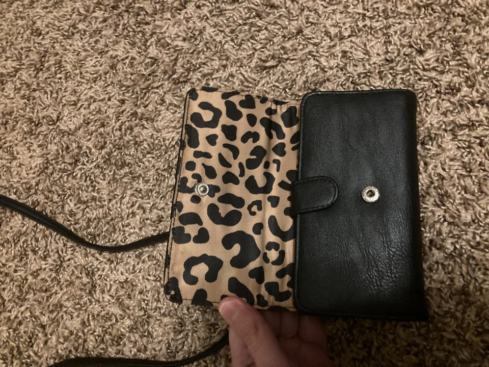 Cartera sin asas Jessica Simpson negra 6 pulgadas correa para el hombro tarjetero triple Foto 3 de 4