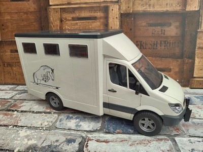 Bruder Mercedes Benz Sprinter Pferdekastentransporter Maßstab 1:16 Van