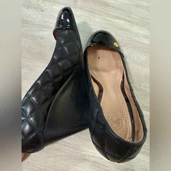 Tory Burch Black Quilted Patent Cap Toe Wedge Heels Women's Shoes Size 7.5 M - Image 3 of 4