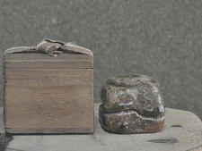 Shigaraki ware incense container, period and author unknown, matching box