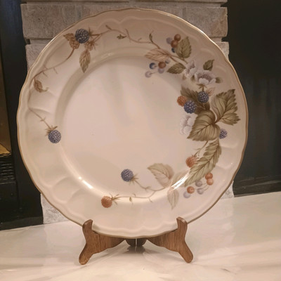 Epoch Summer Hill Berries E530 Serving Platter / Chop Plate