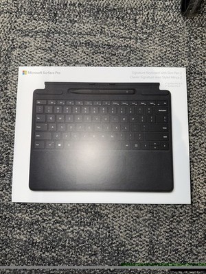 Open Box French Layout Microsoft Surface Pro Signature Keyboard 8X6-00002 Black