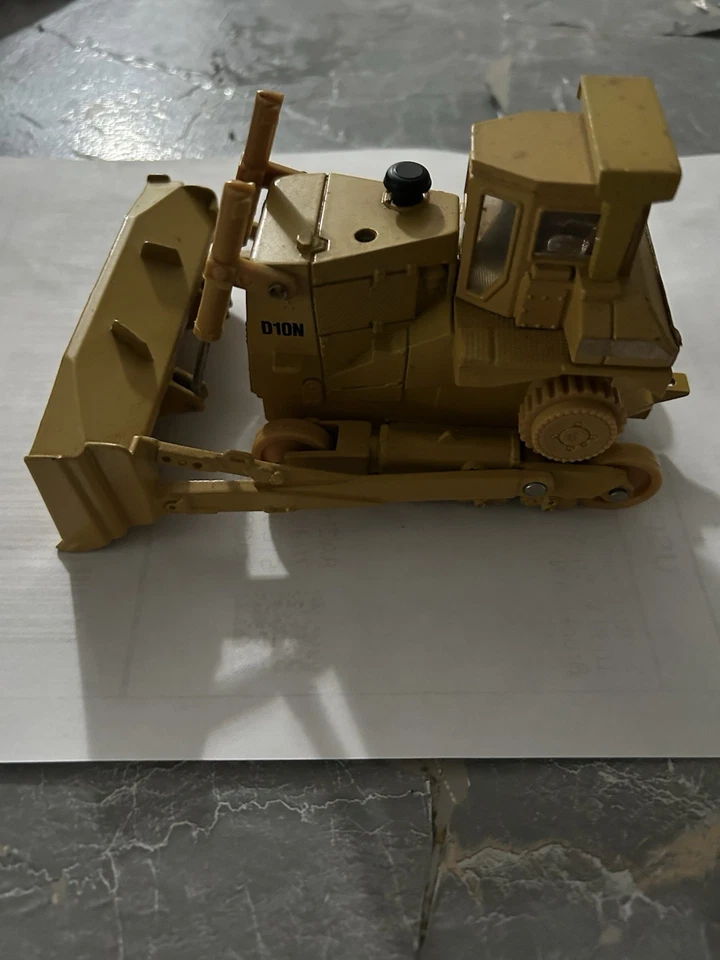  ERTL 1:50 Scale Diecast Caterpillar D10N Track-Type Tractor Dozer Construction  - Image 4 of 4