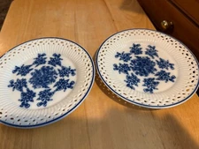 Basic Porcelana  2 Decorative Plates Home Essentials White Blue Reticulated 7"D