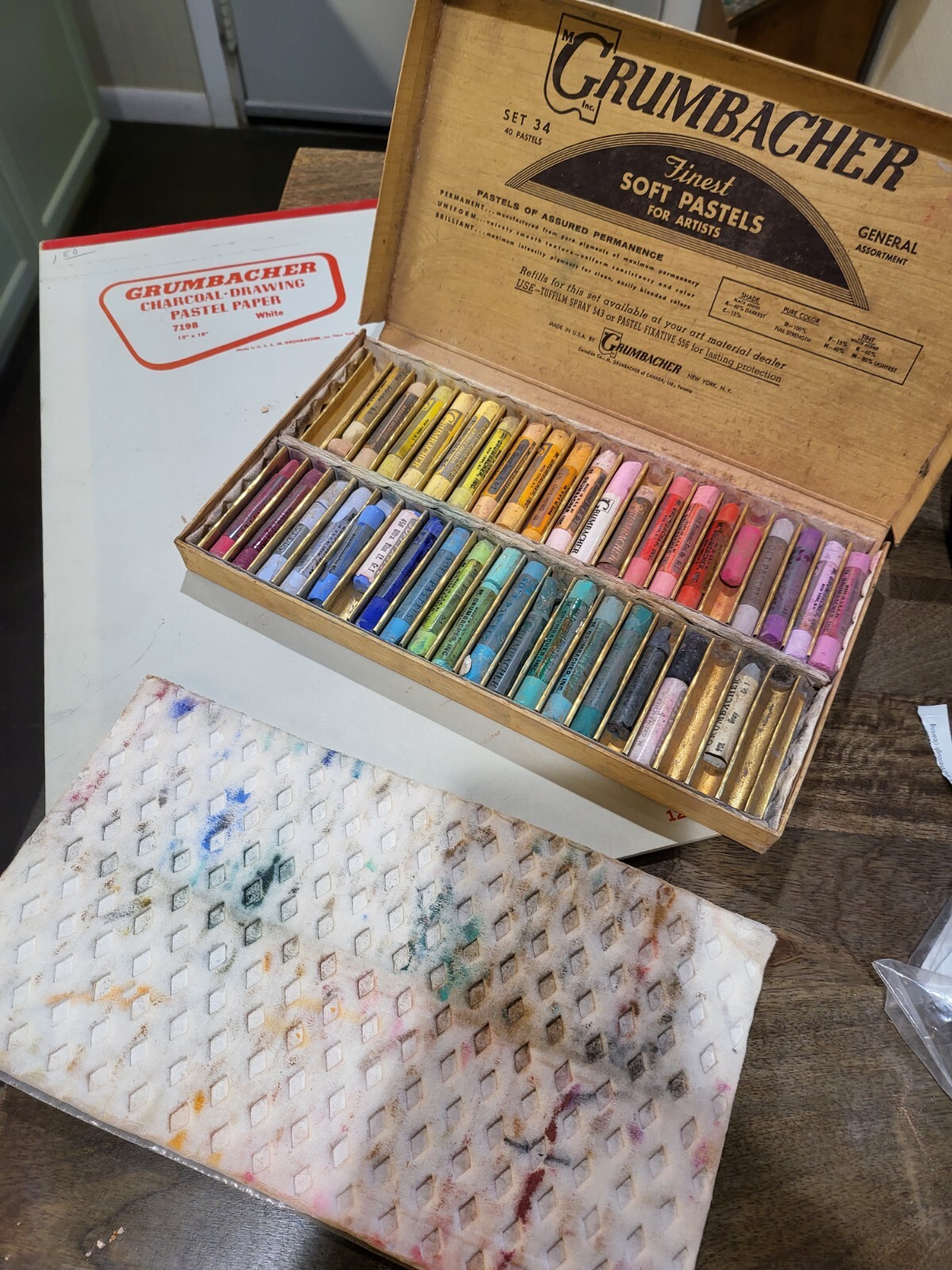 Vtg Grumbacher Soft Pastels General Assortment Set No. 34 & Drawing