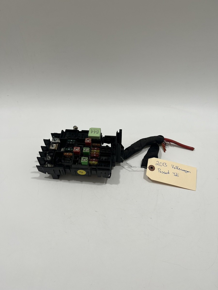 ✓2012-2014 Volkswagen Passat Engine Bay Fuse Relay Holder Box 5C0937819Q