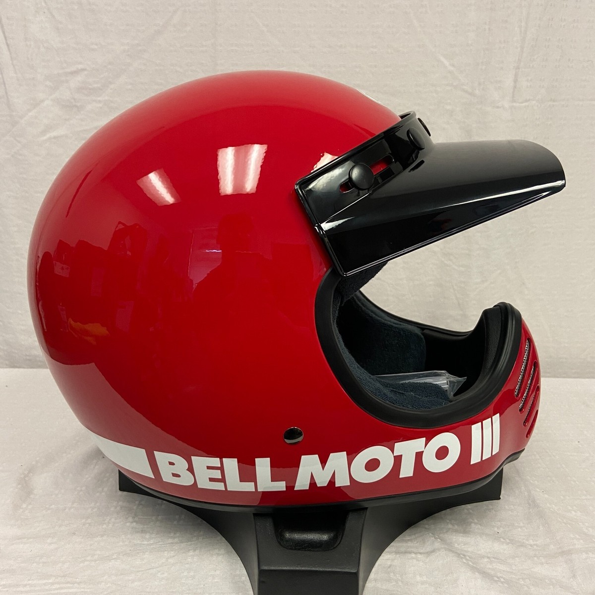 Bell Moto-3 Retro Full Face Motorcycle Helmet Classic Gloss Red