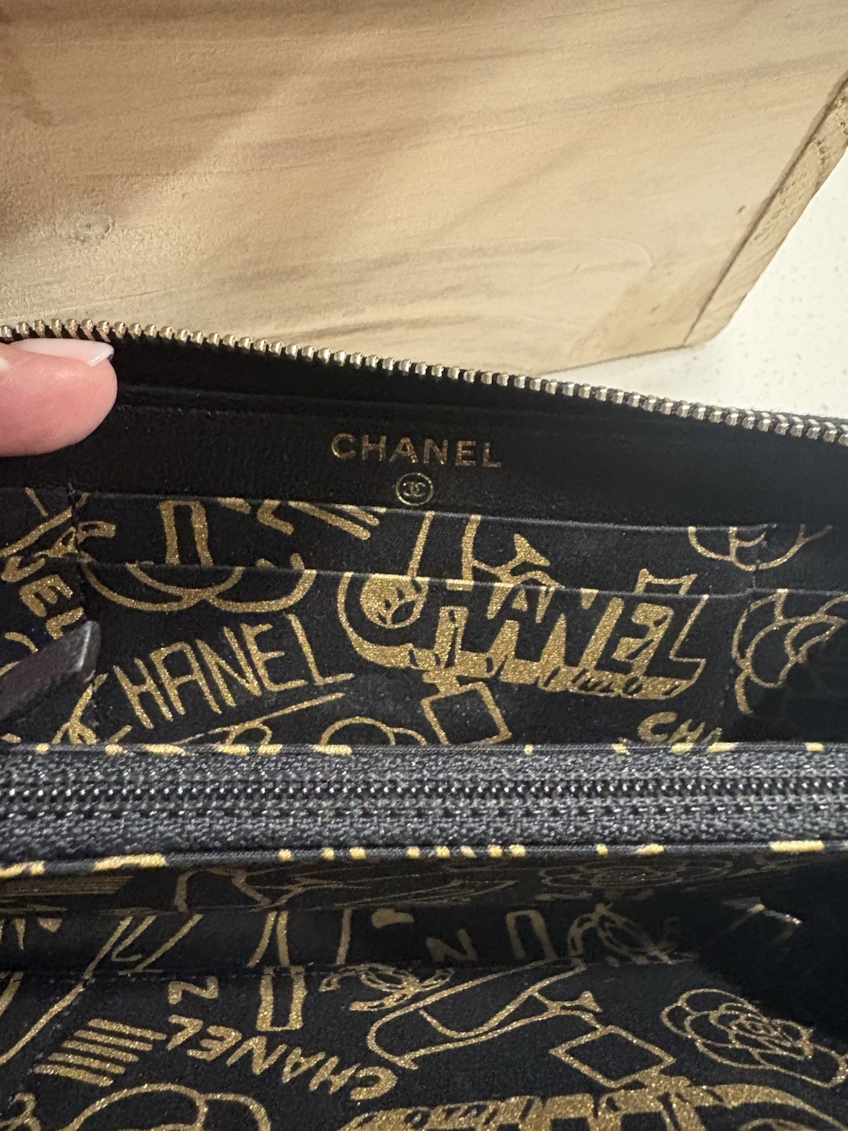 Authentic Chanel Lambskin Zip Around Wallet Black CC Gold Graffiti Interior Rare image 8