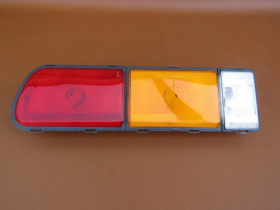 1978-1980 Chevrolet Monza NOS GM LH Drivers conjunto completo de lanterna traseira # 5969635 - Imagem 4 de 4