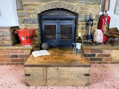 Alte antike Kiefer Truhe, Vintage Holz Aufbewahrungstruhe, Deckenkiste, Couchtisch.