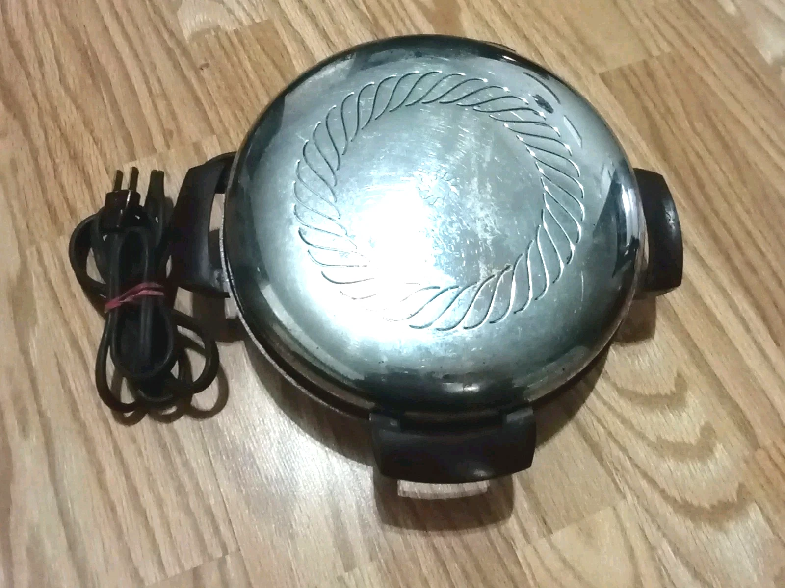 Vintage GE Waffle Maker General Electric 139W10 Chrome UFO Bakelite w/Cord WORKS