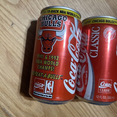 lot 2 1992 Coca Cola Classic cans Chicago Bulls / 2X NBA World